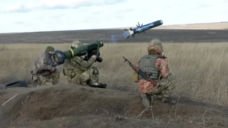 Can British nationals go to Ukraine to fight against Russian troops?