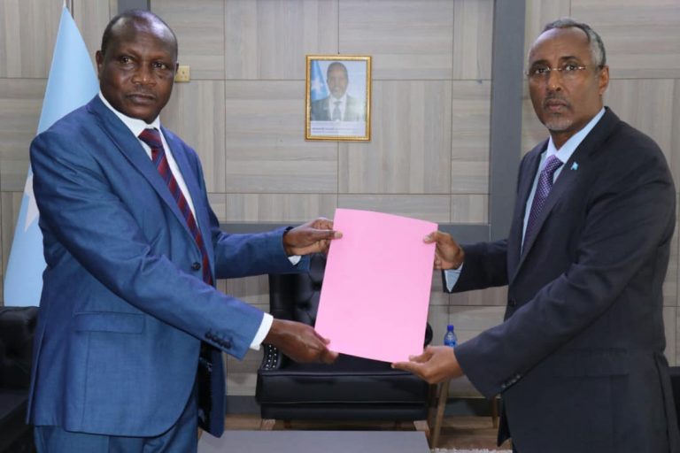 Somalia: Somali Foreign Minister Receives Copy of New Kenyan Ambassador’s Credentials