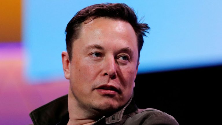 Elon Musk: “I’m not buying Manchester United. It was a joke.”