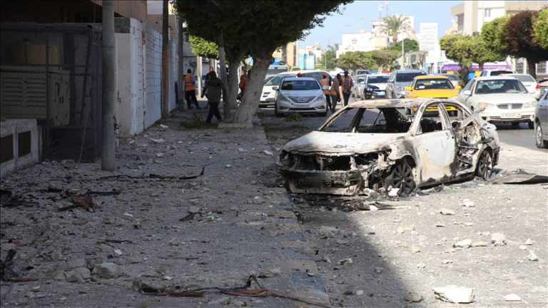 The death toll from the Tripoli confrontations in Libya has risen to 32.