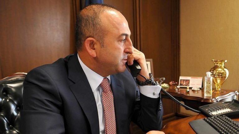 Upon taking office, the Turkish foreign minister welcomes his new Somali counterpart.