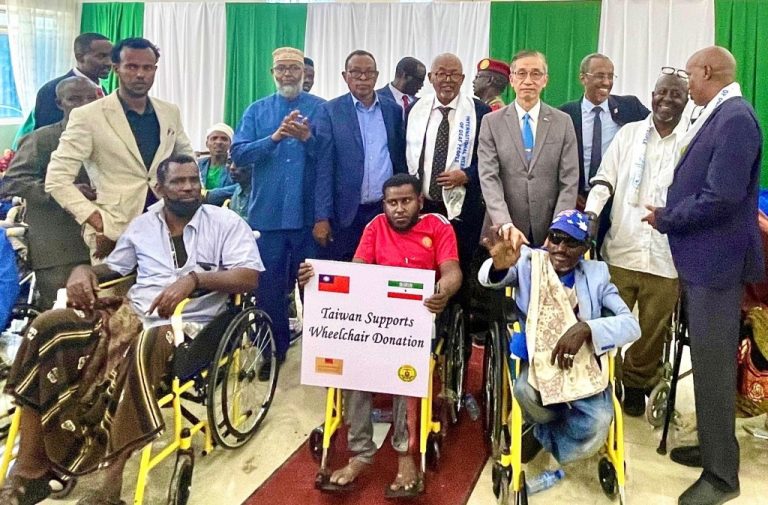 Taiwan presents Somaliland with wheelchairs