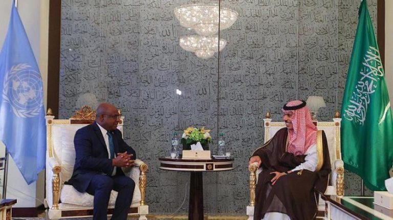 Saudi FM Meets Counterparts from Maldives, in New York