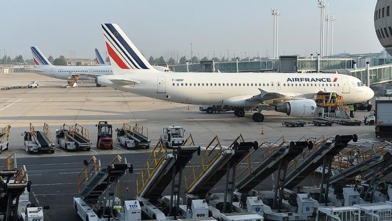 French airports hit by major traffic disruption as 1000 flights canceled