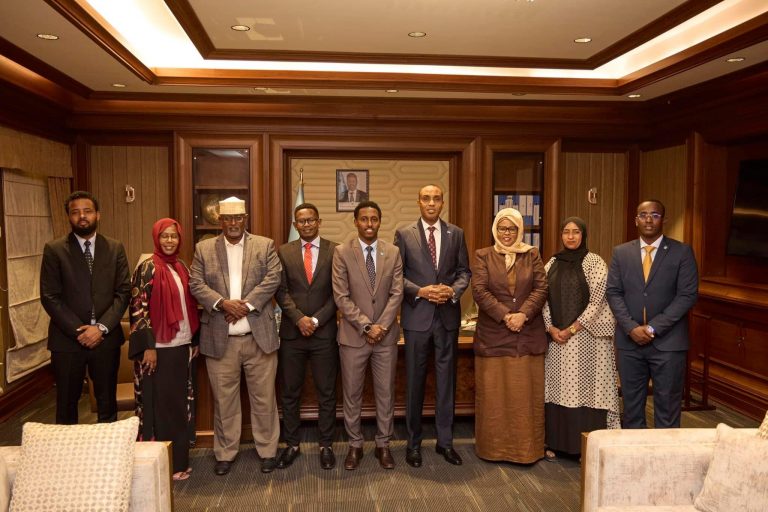 Ra’iisul wasaaraha xukuumadda federaalka Soomaaliya oo qaabilay  wasiirada Dhalinyarada iyo Ciyaaraha  ee heer federaal iyo heer dowlad goboleed