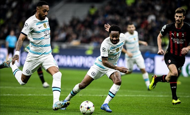 Chelsea defeats AC Milan 2-0 on the road in the Champions League.