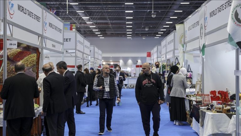 32,000 people attended an Istanbul halal product expo.
