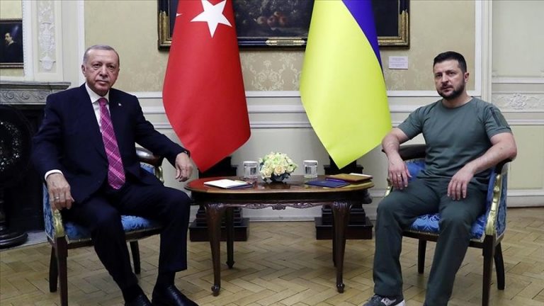 The president of Ukraine appreciates his Turkish colleague for “actively participating in preserving” the grain agreement.