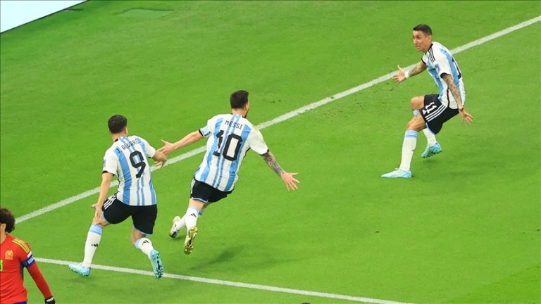 Argentina defeated Mexico to maintain World Cup hopes.
