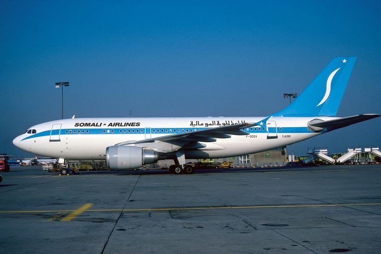 In Kampala, the pilot of the last Somali Airlines flight died.
