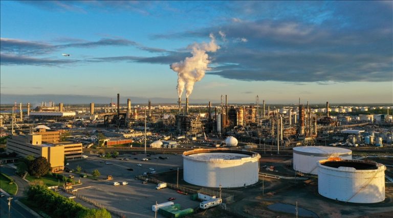 Fears of sluggish oil demand in the United States have pushed up oil prices.