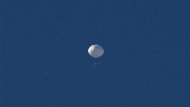 The United States shoots down a Chinese’spy’ balloon.