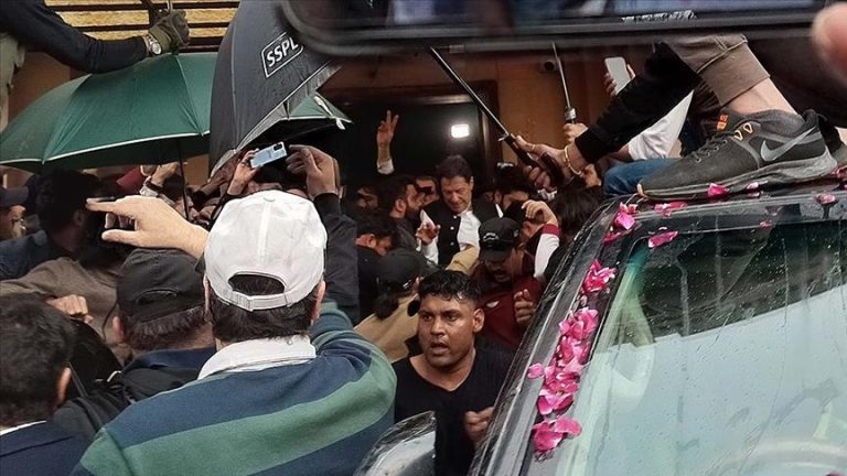 Police arrive at the home of Pakistan’s former premier to apprehend him: Officials