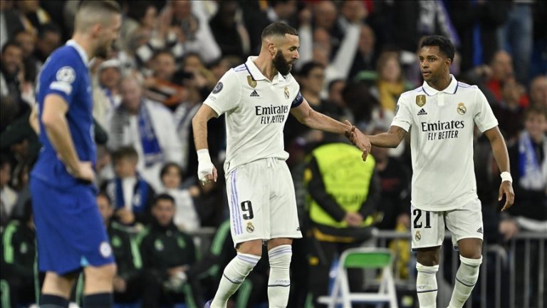 In the first leg of the Champions League quarterfinals, Real Madrid defeats 10-man Chelsea.