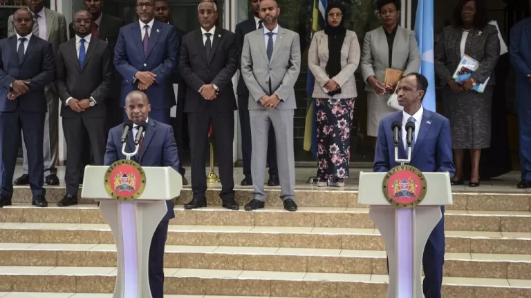 Kenya and Somalia have agreed to reopen their land border.
