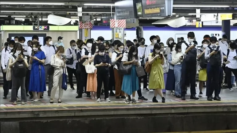 According to a report, 45% of Japanese young people had suicidal thoughts.
