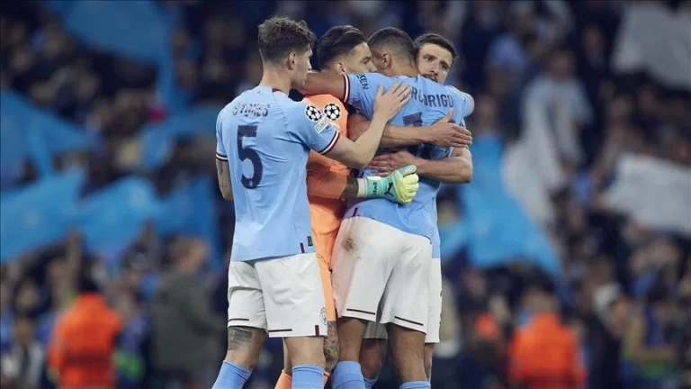 Arsenal loses, and Manchester City is crowned the Premier League champion.