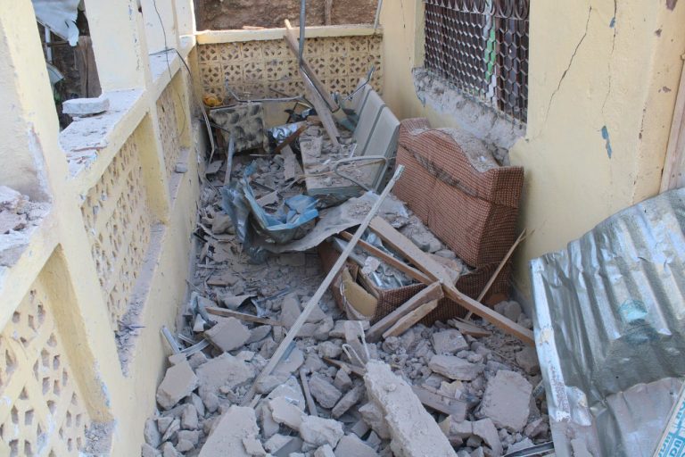 Kenyan fighter planes attack the Hormuud communications facility in the Middle Jubba Region.
