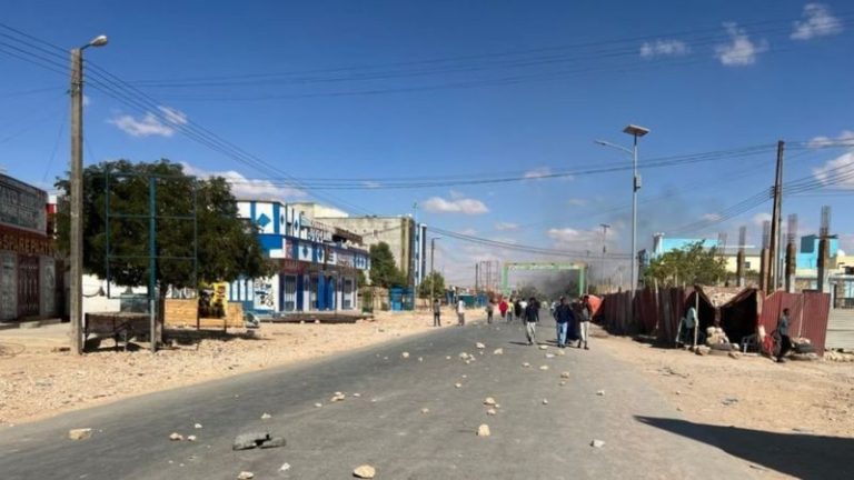 Clashes and shelling erupt again in Laascaanood.