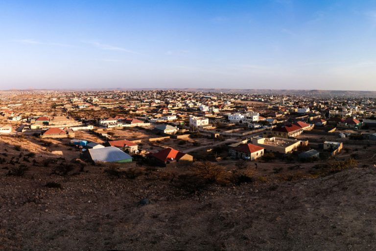At least ten people have been murdered in a confrontation between opposing armed factions in the Somali town of Elbarde.