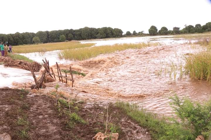Floods devastate Jowhar after the Shabelle River’s banks collapse.
