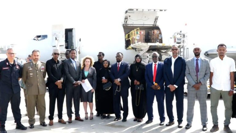The Somali Deputy Foreign Minister receives medical supplies from Italy for Lasanod.