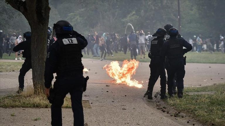 1,000 people detained in France after violent protests: Interior Minister