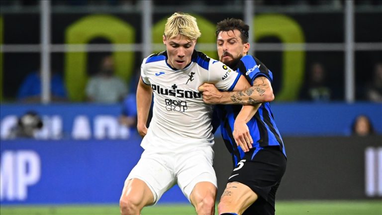 Manchester United has signed Rasmus Hojlund.