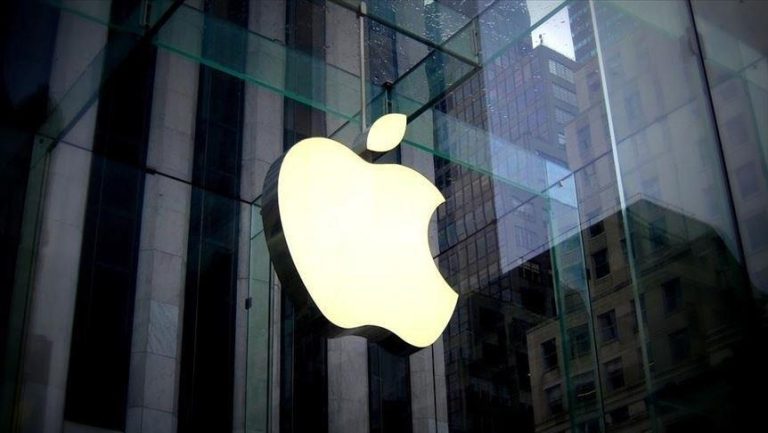 Apple shares tumble 4% as iPhone, Mac, and iPad sales slump.