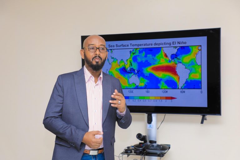 Somalia warns the people of imminent El Nino rains.