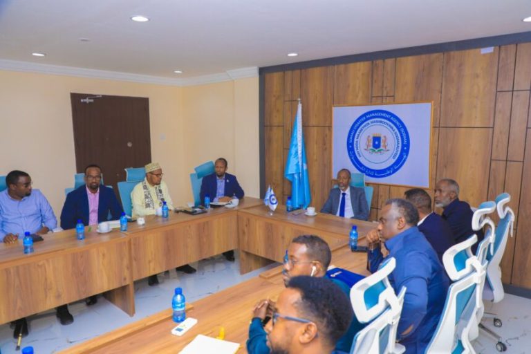Stakeholders discuss El-Nino disaster preparedness and response in Mogadishu.