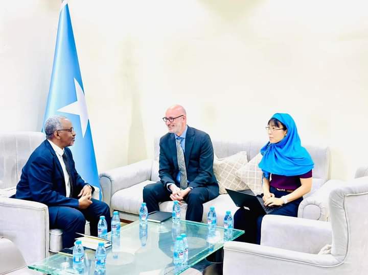 The Minister of Petroleum meets with the UN Deputy Envoy for Somalia.