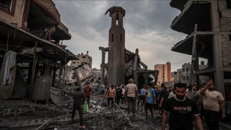 Overnight attacks on Gaza by the Israeli army strike almost 500 targets.