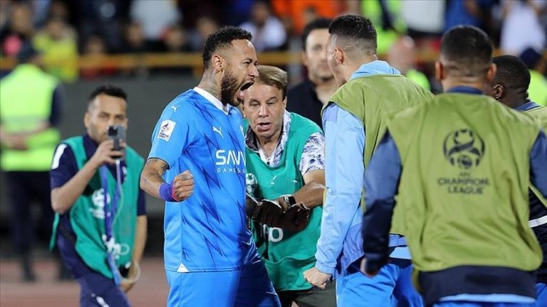 Neymar gets his first goal for Al-Hilal in their Champions League victory.