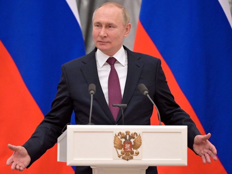 Putin accuses the US of moving bio-weapons research projects to Africa