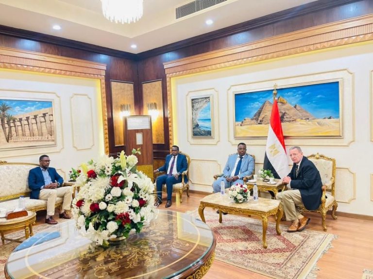 On a work visit, the Minister of Justice arrives in Cairo with his group.
