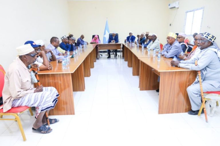 Interior Minister meets with traditional elders and community leaders in Awdal.