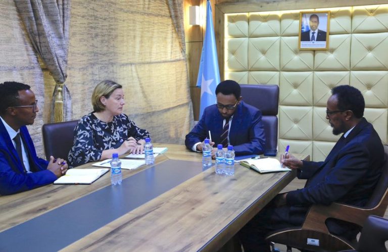 The Minister of Finance welcomes World Bank representatives.