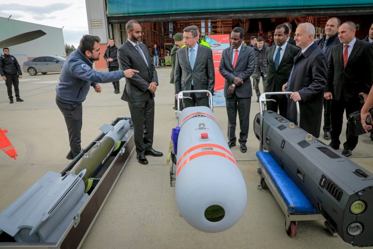 Somali Defence Minister pays a visit to Turkish companies that supply military equipment to Somalia.