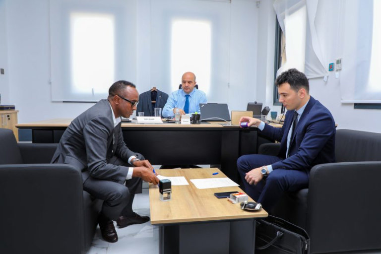 Turkey gives Somalia a $50,000 donation to help with flooding