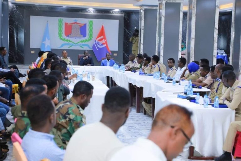The Somali Police Commander chairs the Mogadishu security meeting.