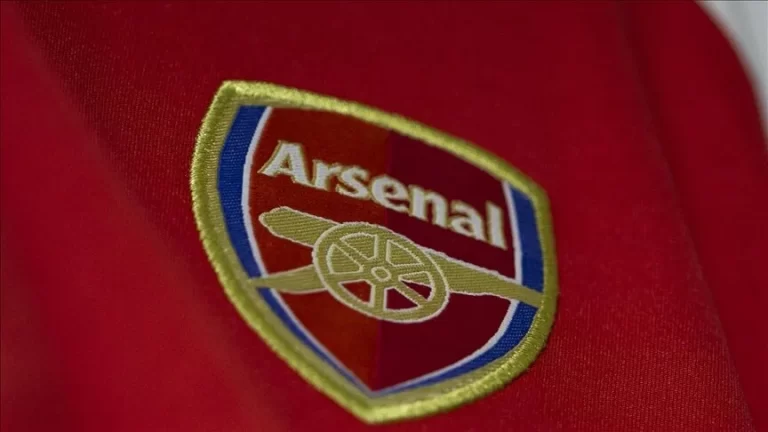 Sir Chips Keswick, former Arsenal chairman, dies at age 84.