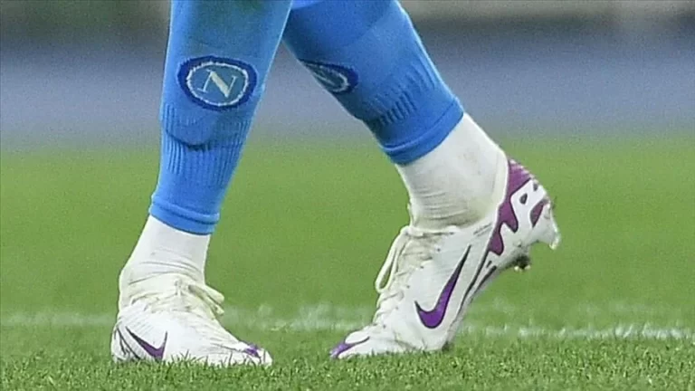 Italian football team Napoli takes a knee before the match to protest racism.