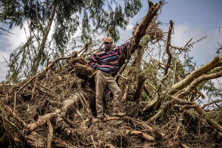 Kenya: Ruto visits flood survivors; inhabitants of high-risk zones are urged to leave