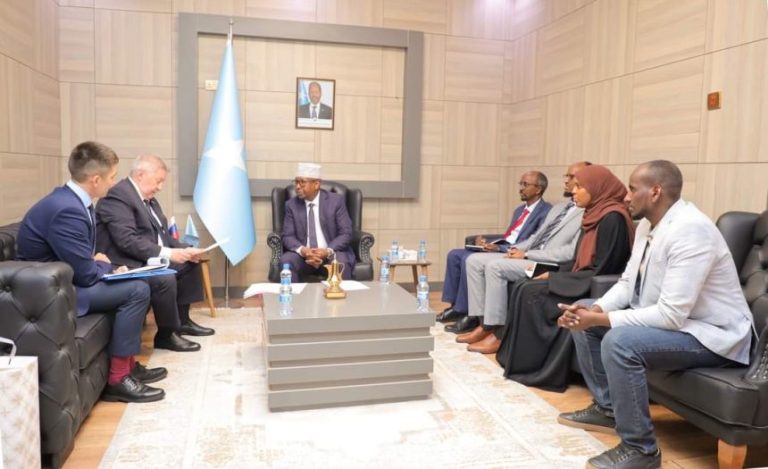 Somalia’s Minister of Foreign Affairs welcomes Russia’s Ambassador.