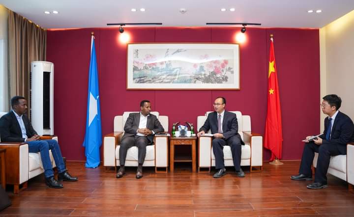 The Director General of the Transport Ministry has important talks with Chinese diplomats.