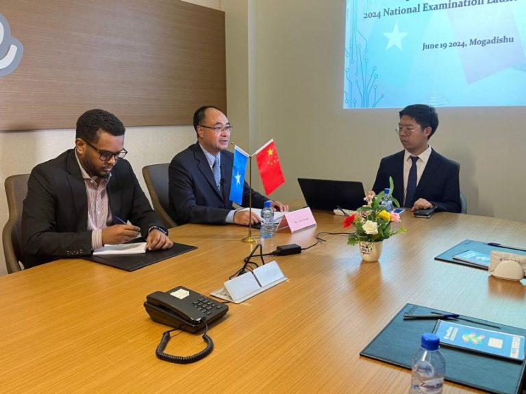 The Chinese Embassy in Somalia announced a cash prize to the top 50 students in the Somali National Examination.