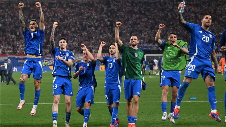 Mattia Zaccagni’s last-minute goal secures Italy’s spot in the last 16.