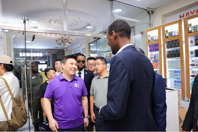 Chinese business delegates are welcomed at Hayat Market during a post-forum commercial visit in Mogadishu. Photo: Supplied