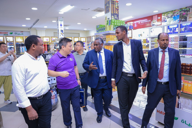 Somali hosts guide the delegation through Hayat Market’s retail floor, discussing the store’s products and operations. Photo: Supplied